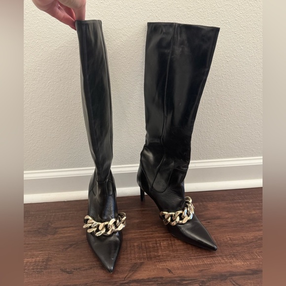ZARA Elegant Black Knee-High Boots with Chain Detail - Picture 13 of 16